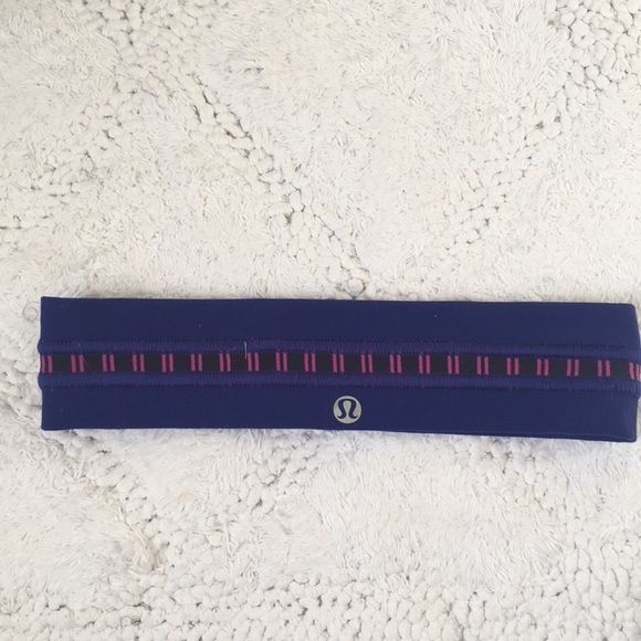 Lululemon Fly Away Tamer Headband - Picture 1 of 4
